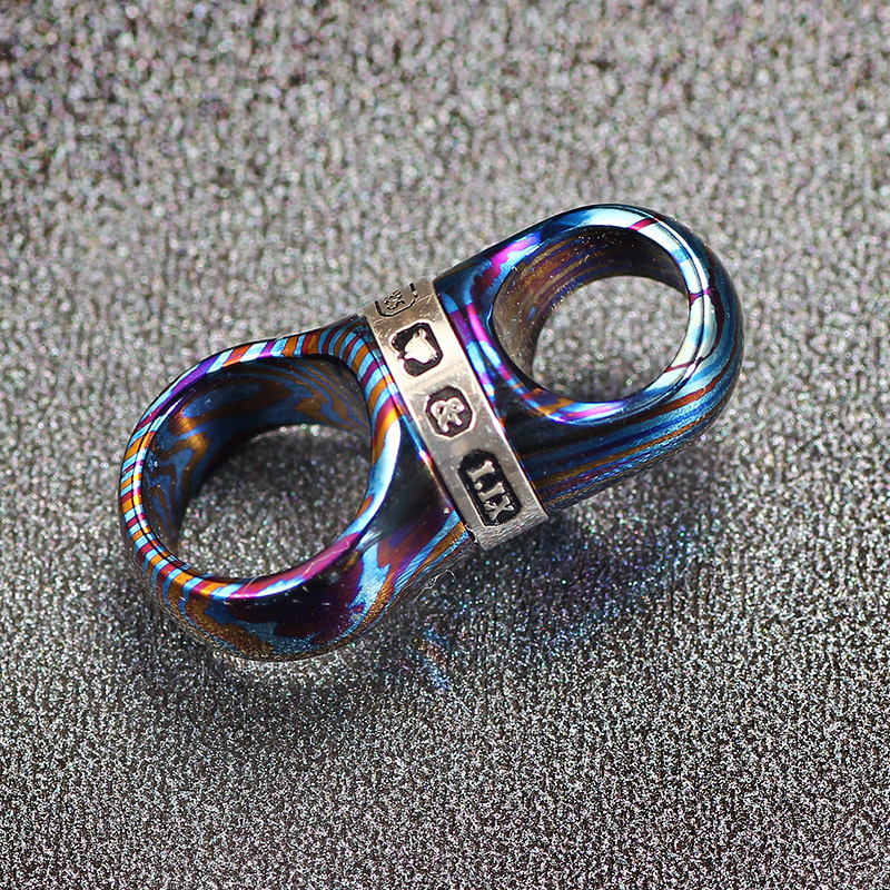 حلقة مفاتيح دوارة من التيتانيو - مراجعة Edc Carry All وسعره
