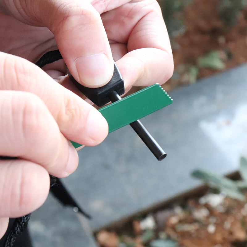 عصا مغنيسيوم صغيرة محمولة من ا - مراجعة Ferro Rod Striker وسعره